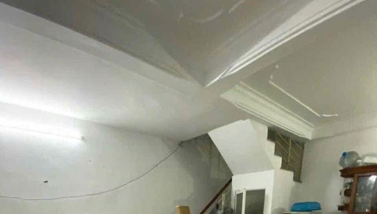 Cho thuê nhà Ở NHÓM, HỘ GĐ ngõ Bùi Xương Trạch, DT 34m2-3 tầng- 3 NGỦ - Giá 8 triệu